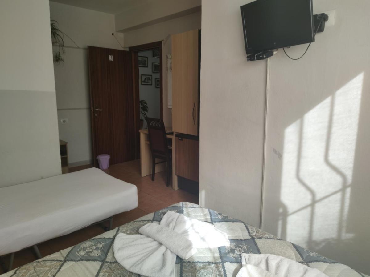 Guest House De Rada 티라나 외부 사진
